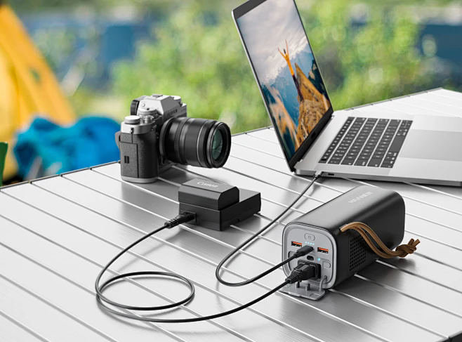High capacity 30,000 mA outdoor portable power pack with 22.50w smart fast charging station sturdy camping lights